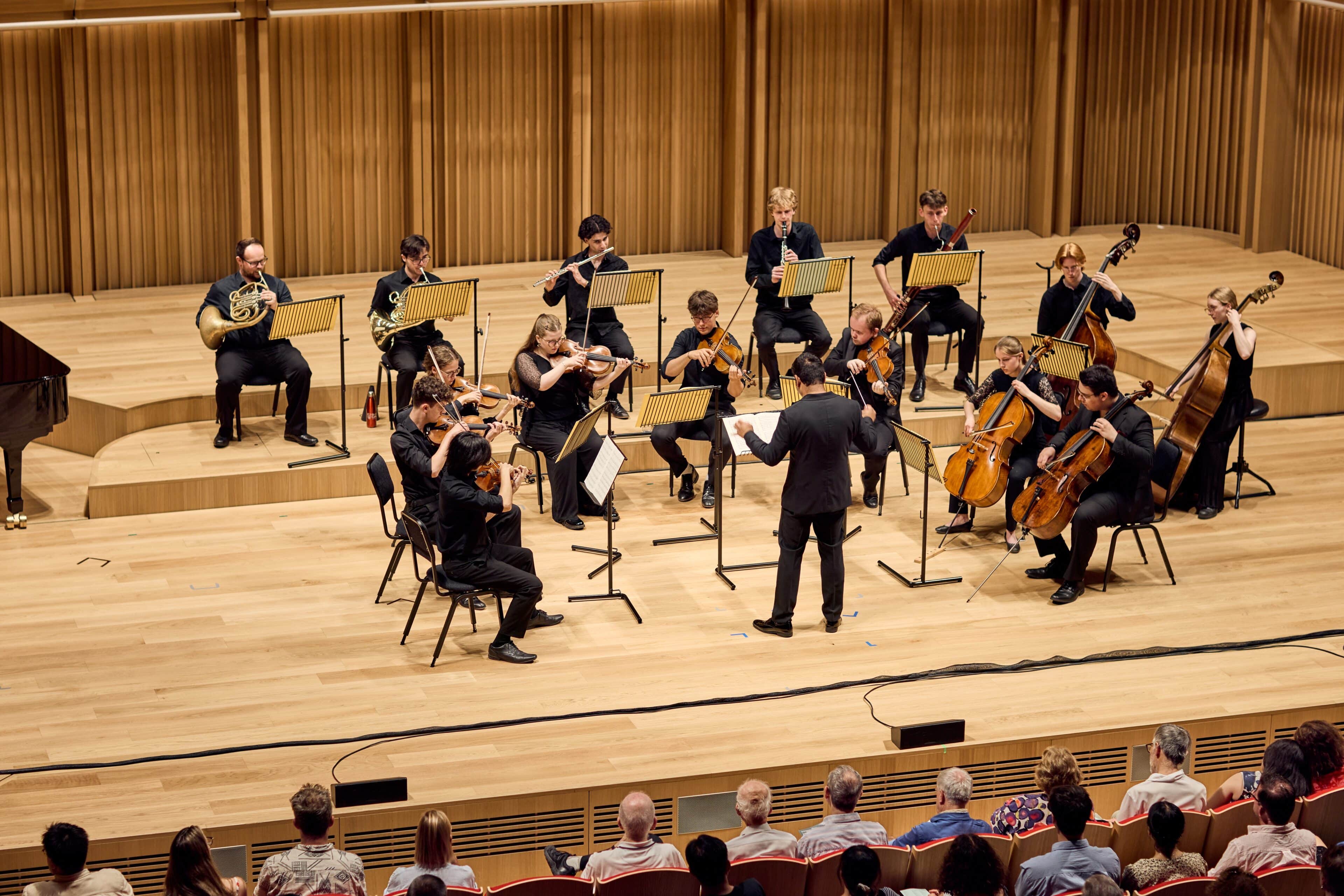Ensemble Isis on stage